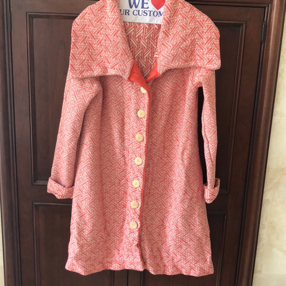 Long sweater, oversized collar